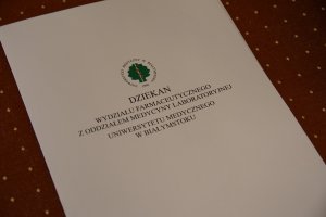 Absolwenci farmacji UMB uroczyście odebrali dyplomy Absolwenci farmacji UMB uroczyście odebrali dyplomy