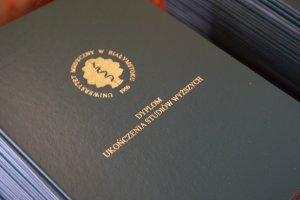 Absolwenci farmacji UMB uroczyście odebrali dyplomy Absolwenci farmacji UMB uroczyście odebrali dyplomy