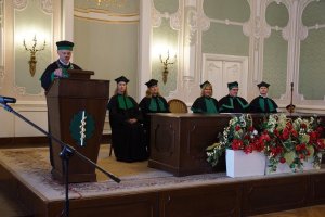 Absolwenci farmacji UMB uroczyście odebrali dyplomy Absolwenci farmacji UMB uroczyście odebrali dyplomy