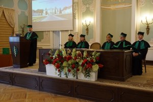 Absolwenci farmacji UMB uroczyście odebrali dyplomy Absolwenci farmacji UMB uroczyście odebrali dyplomy