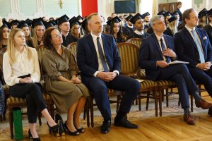 Absolwenci farmacji UMB uroczyście odebrali dyplomy Absolwenci farmacji UMB uroczyście odebrali dyplomy