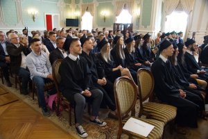 Absolwenci farmacji UMB uroczyście odebrali dyplomy Absolwenci farmacji UMB uroczyście odebrali dyplomy