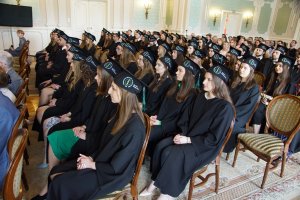 Absolwenci farmacji UMB uroczyście odebrali dyplomy Absolwenci farmacji UMB uroczyście odebrali dyplomy