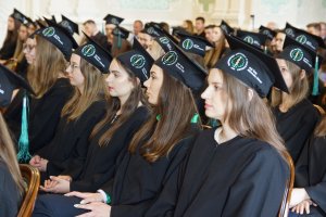 Absolwenci farmacji UMB uroczyście odebrali dyplomy Absolwenci farmacji UMB uroczyście odebrali dyplomy