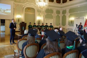 Absolwenci farmacji UMB uroczyście odebrali dyplomy Absolwenci farmacji UMB uroczyście odebrali dyplomy