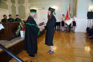 Absolwenci farmacji UMB uroczyście odebrali dyplomy Absolwenci farmacji UMB uroczyście odebrali dyplomy