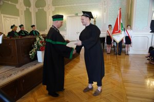 Absolwenci farmacji UMB uroczyście odebrali dyplomy Absolwenci farmacji UMB uroczyście odebrali dyplomy