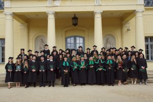 Absolwenci farmacji UMB uroczyście odebrali dyplomy Absolwenci farmacji UMB uroczyście odebrali dyplomy