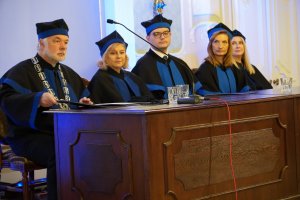 Ponad 300 absolwentów pielęgniarstwa, położnictwa i fizjoterapii UMB odebrało dziś uroczyście dyplomy Ponad 300 absolwentów pielęgniarstwa, położnictwa i fizjoterapii UMB odebrało dziś uroczyście dyplomy