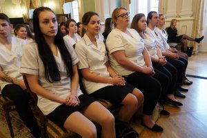 Ponad 300 absolwentów pielęgniarstwa, położnictwa i fizjoterapii UMB odebrało dziś uroczyście dyplomy Ponad 300 absolwentów pielęgniarstwa, położnictwa i fizjoterapii UMB odebrało dziś uroczyście dyplomy