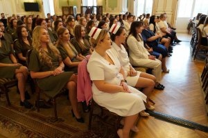 Ponad 300 absolwentów pielęgniarstwa, położnictwa i fizjoterapii UMB odebrało dziś uroczyście dyplomy Ponad 300 absolwentów pielęgniarstwa, położnictwa i fizjoterapii UMB odebrało dziś uroczyście dyplomy