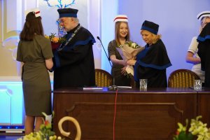 Ponad 300 absolwentów pielęgniarstwa, położnictwa i fizjoterapii UMB odebrało dziś uroczyście dyplomy Ponad 300 absolwentów pielęgniarstwa, położnictwa i fizjoterapii UMB odebrało dziś uroczyście dyplomy