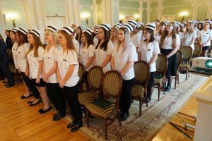 Ponad 300 absolwentów pielęgniarstwa, położnictwa i fizjoterapii UMB odebrało dziś uroczyście dyplomy Ponad 300 absolwentów pielęgniarstwa, położnictwa i fizjoterapii UMB odebrało dziś uroczyście dyplomy
