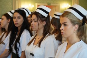 Ponad 300 absolwentów pielęgniarstwa, położnictwa i fizjoterapii UMB odebrało dziś uroczyście dyplomy Ponad 300 absolwentów pielęgniarstwa, położnictwa i fizjoterapii UMB odebrało dziś uroczyście dyplomy