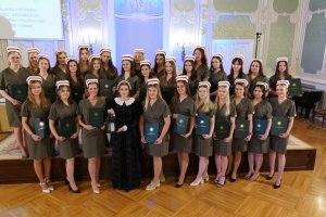 Ponad 300 absolwentów pielęgniarstwa, położnictwa i fizjoterapii UMB odebrało dziś uroczyście dyplomy Ponad 300 absolwentów pielęgniarstwa, położnictwa i fizjoterapii UMB odebrało dziś uroczyście dyplomy