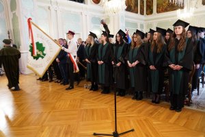 Ponad 300 absolwentów pielęgniarstwa, położnictwa i fizjoterapii UMB odebrało dziś uroczyście dyplomy Ponad 300 absolwentów pielęgniarstwa, położnictwa i fizjoterapii UMB odebrało dziś uroczyście dyplomy