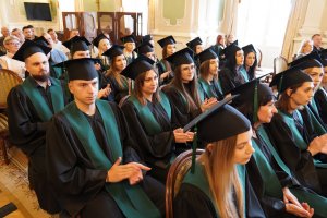 Ponad 300 absolwentów pielęgniarstwa, położnictwa i fizjoterapii UMB odebrało dziś uroczyście dyplomy Ponad 300 absolwentów pielęgniarstwa, położnictwa i fizjoterapii UMB odebrało dziś uroczyście dyplomy