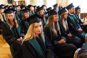Ponad 300 absolwentów pielęgniarstwa, położnictwa i fizjoterapii UMB odebrało dziś uroczyście dyplomy Ponad 300 absolwentów pielęgniarstwa, położnictwa i fizjoterapii UMB odebrało dziś uroczyście dyplomy