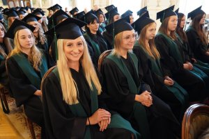 Ponad 300 absolwentów pielęgniarstwa, położnictwa i fizjoterapii UMB odebrało dziś uroczyście dyplomy Ponad 300 absolwentów pielęgniarstwa, położnictwa i fizjoterapii UMB odebrało dziś uroczyście dyplomy