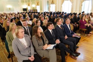 Ponad 300 absolwentów pielęgniarstwa, położnictwa i fizjoterapii UMB odebrało dziś uroczyście dyplomy Ponad 300 absolwentów pielęgniarstwa, położnictwa i fizjoterapii UMB odebrało dziś uroczyście dyplomy