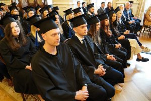 Ponad 300 absolwentów pielęgniarstwa, położnictwa i fizjoterapii UMB odebrało dziś uroczyście dyplomy Ponad 300 absolwentów pielęgniarstwa, położnictwa i fizjoterapii UMB odebrało dziś uroczyście dyplomy