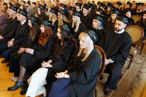 Ponad 300 absolwentów pielęgniarstwa, położnictwa i fizjoterapii UMB odebrało dziś uroczyście dyplomy Ponad 300 absolwentów pielęgniarstwa, położnictwa i fizjoterapii UMB odebrało dziś uroczyście dyplomy