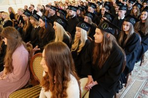 Ponad 300 absolwentów pielęgniarstwa, położnictwa i fizjoterapii UMB odebrało dziś uroczyście dyplomy Ponad 300 absolwentów pielęgniarstwa, położnictwa i fizjoterapii UMB odebrało dziś uroczyście dyplomy