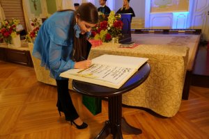 Ponad 300 absolwentów pielęgniarstwa, położnictwa i fizjoterapii UMB odebrało dziś uroczyście dyplomy Ponad 300 absolwentów pielęgniarstwa, położnictwa i fizjoterapii UMB odebrało dziś uroczyście dyplomy