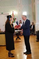 Ponad 300 absolwentów pielęgniarstwa, położnictwa i fizjoterapii UMB odebrało dziś uroczyście dyplomy Ponad 300 absolwentów pielęgniarstwa, położnictwa i fizjoterapii UMB odebrało dziś uroczyście dyplomy