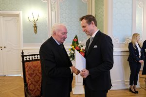 Profesor Marian Szamatowicz odebrał tytuł Honorowego Obywatela Białegostoku Profesor Marian Szamatowicz odebrał tytuł Honorowego Obywatela Białegostoku