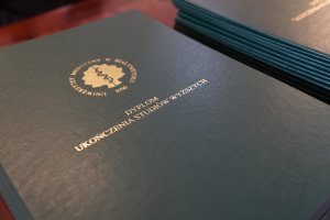 Absolwenci Farmacji UMB 2024 odebrali dyplomy Absolwenci Farmacji UMB 2024 odebrali dyplomy