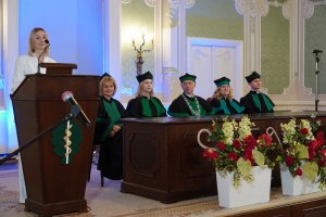 Absolwenci Farmacji UMB 2024 odebrali dyplomy Absolwenci Farmacji UMB 2024 odebrali dyplomy