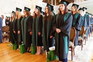 Absolwenci Farmacji UMB 2024 odebrali dyplomy Absolwenci Farmacji UMB 2024 odebrali dyplomy