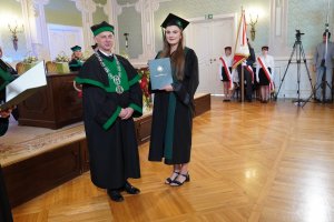 Absolwenci Farmacji UMB 2024 odebrali dyplomy Absolwenci Farmacji UMB 2024 odebrali dyplomy