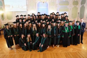 Absolwenci Farmacji UMB 2024 odebrali dyplomy Absolwenci Farmacji UMB 2024 odebrali dyplomy