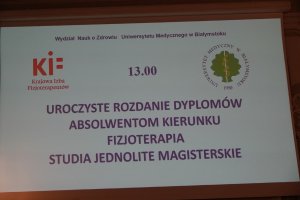 Kierunek fizjoterapia ma 64 nowych absolwentów