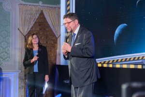 Kosmos inspiracji. Wizyta polskiego astronauty dr. Sławosza Uznańskiego-Wiśniewskiego w UMB Kosmos inspiracji. Wizyta polskiego astronauty dr. Sławosza Uznańskiego-Wiśniewskiego w UMB