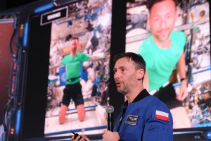 Kosmos inspiracji. Wizyta polskiego astronauty dr. Sławosza Uznańskiego-Wiśniewskiego w UMB Kosmos inspiracji. Wizyta polskiego astronauty dr. Sławosza Uznańskiego-Wiśniewskiego w UMB