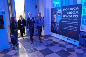 Kosmos inspiracji. Wizyta polskiego astronauty dr. Sławosza Uznańskiego-Wiśniewskiego w UMB Kosmos inspiracji. Wizyta polskiego astronauty dr. Sławosza Uznańskiego-Wiśniewskiego w UMB