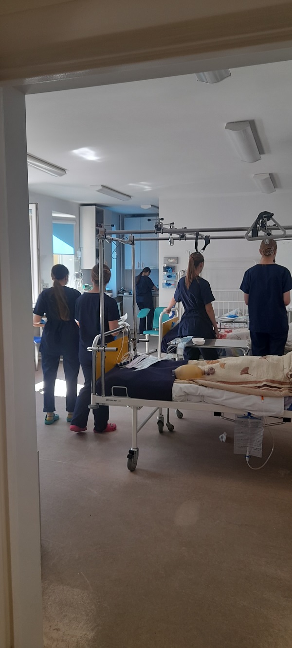 Opis alternatywny znajduje się w treści