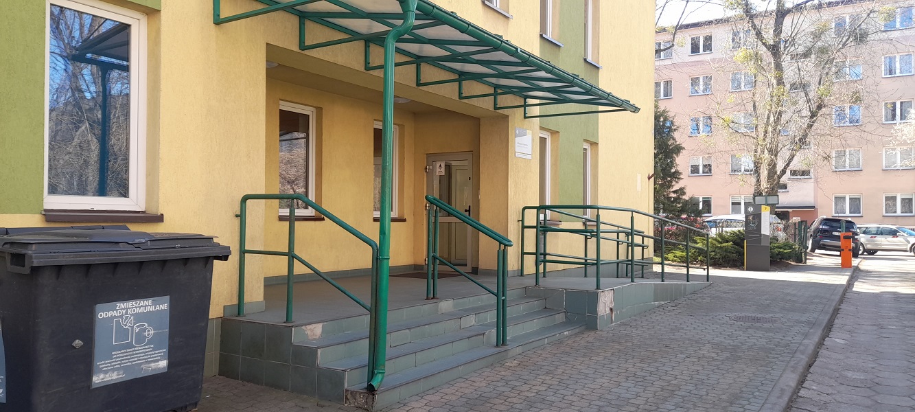 Opis alternatywny znajduje się w treści