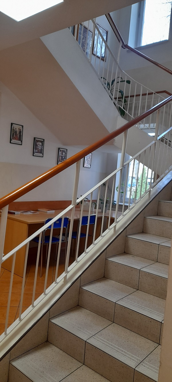 Opis alternatywny znajduje się w treści