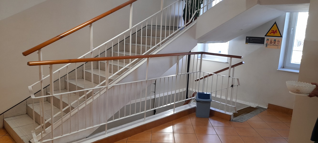 Opis alternatywny znajduje się w treści