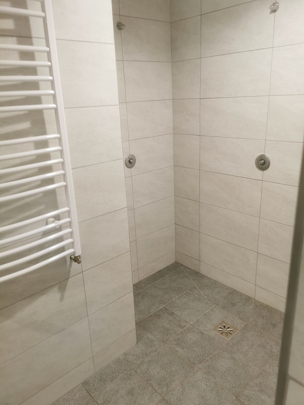 Opis alternatywny znajduje się w treści