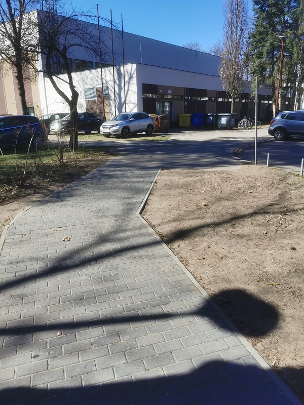 Opis alternatywny znajduje się w treści