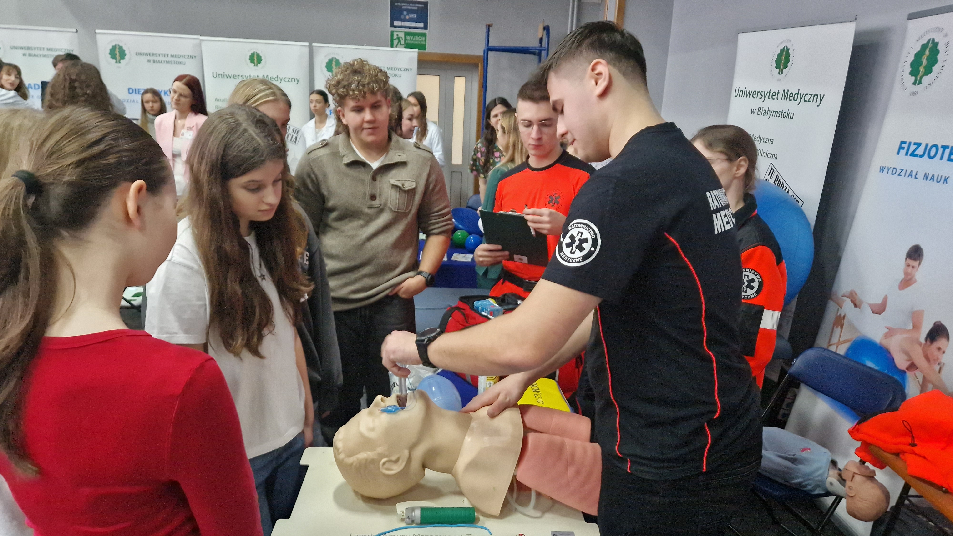 Link: UMB w centrum zainteresowania. Za nami targi edukacyjne w II LO w Białymstoku